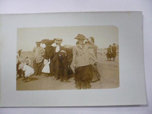 onbekend fotokaart groepje mensen op stuk land, Verzamelen, Ansichtkaarten | Nederland, Gelopen, Voor 1920, Ophalen of Verzenden