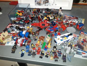 ONGESORTEERDE LEGO SETS met o.a VEEL POPPETJES en SPIDERMAN  beschikbaar voor biedingen