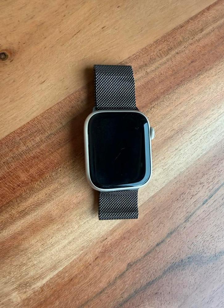 Apple Watch Series 7 45mm - Milanees bandje, Sieraden, Tassen en Uiterlijk, Smartwatches, Zo goed als nieuw, iOS, Zilver, Afstand
