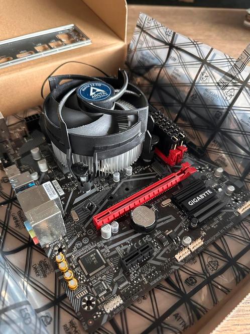Intel i5-10400F Gigabyte B460M Gaming HD 32GB Corsair DDR4, Computers en Software, Overige Computers en Software, Gebruikt, Ophalen of Verzenden