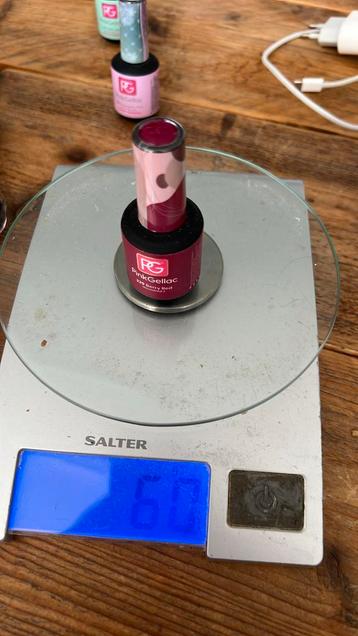 Pink gellac 229 berry red beschikbaar voor biedingen