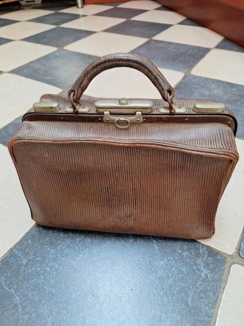 Vintage Lederen Dokterstas, Sieraden, Tassen en Uiterlijk, Tassen | Damestassen, Gebruikt, Handtas, Bruin, Ophalen of Verzenden