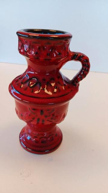 Retro vaasje met oor.
 beschikbaar voor biedingen