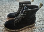 Zwarte hoge schoenen laarsje maat 38 dr martens  model suede, Ophalen, Zo goed als nieuw, Meisje, Schoenen