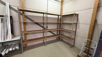 Metalen Stellingkast totaal 9 meter lang beschikbaar voor biedingen