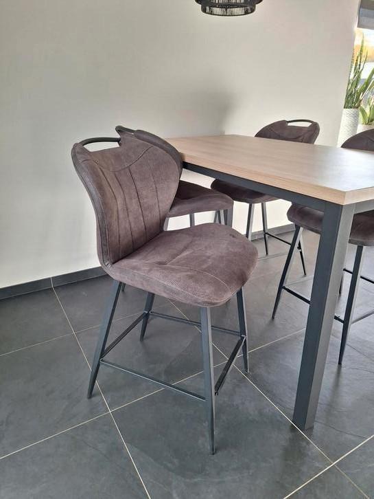 Gezellige bartafel met 4 barstoelen als nieuw, Huis en Inrichting, Barkrukken, Zo goed als nieuw, 60 tot 90 cm, Metaal, 2 krukken