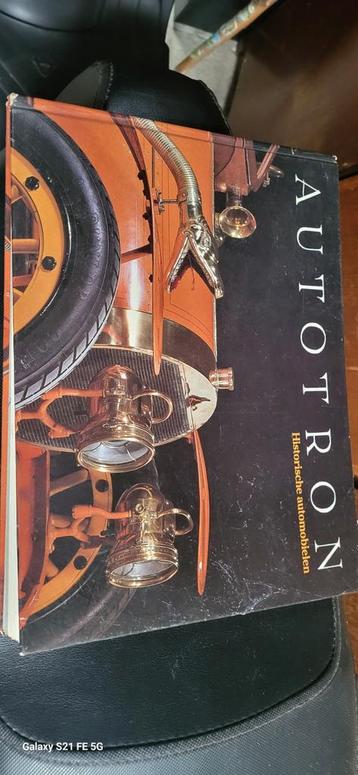 Autotron: Historische Automobielen Boek beschikbaar voor biedingen
