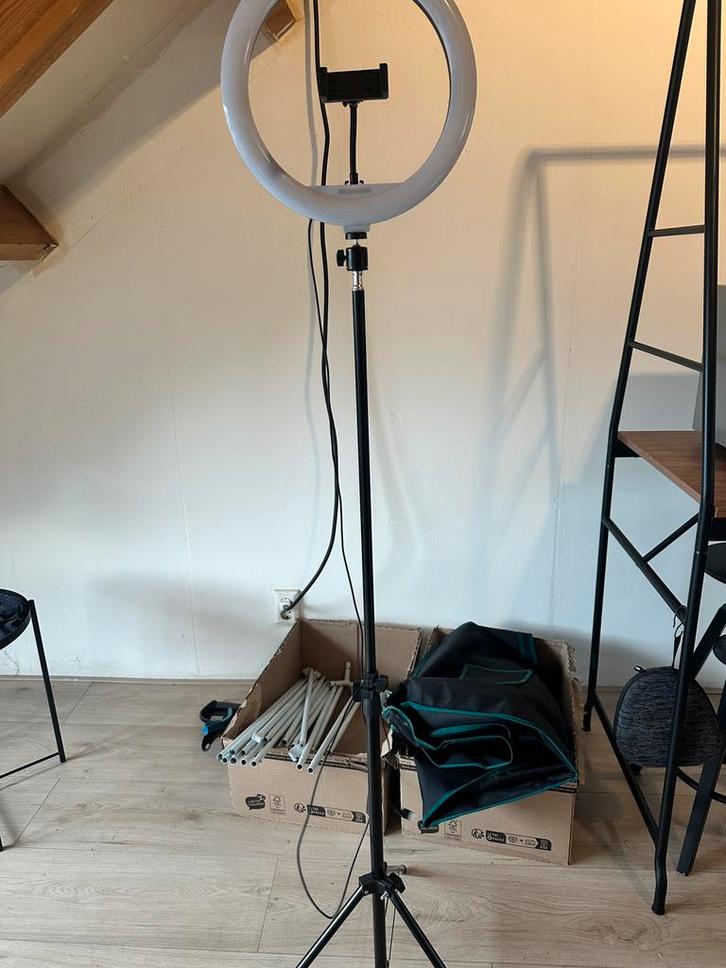 Grundig Ringlamp + Statief & Telefoonhouder, Audio, Tv en Foto, Fotografie | Fotostudio en Toebehoren, Zo goed als nieuw, Overige typen