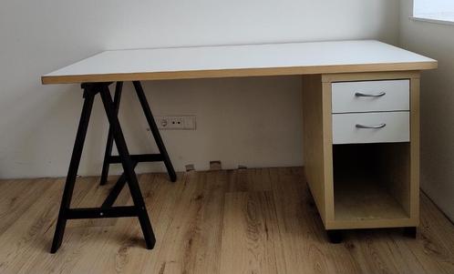 Bureau (140x70), Huis en Inrichting, Bureaus, Zo goed als nieuw, Bureau, Ophalen