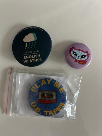 Leuke trendy buttons drie stuks beschikbaar voor biedingen