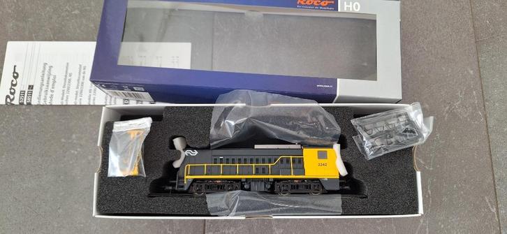 Roco ns 2200 digitaal esu, Hobby en Vrije tijd, Modeltreinen | H0, Zo goed als nieuw, Locomotief, Gelijkstroom, Roco, NS, Ophalen