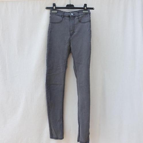 Stoere grijze skinny, spijker stretch. Mt 38. Merk Pull&Bear, Kleding | Dames, Spijkerbroeken en Jeans, Zo goed als nieuw, W30 - W32 (confectie 38/40)