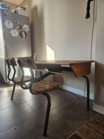 Oid vintage schoolbankje beschikbaar voor biedingen
