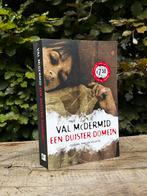 Een duister domein | Val McDermid, Ophalen of Verzenden, Zo goed als nieuw, Val MacDermid, Nederland
