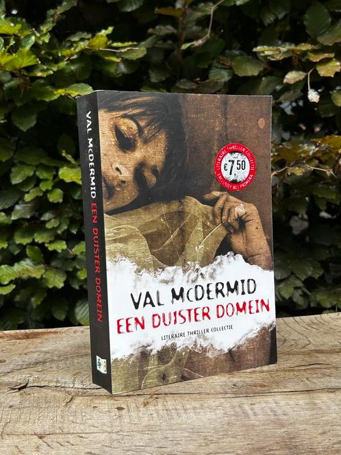 Een duister domein | Val McDermid, Boeken, Thrillers, Zo goed als nieuw, Nederland, Ophalen of Verzenden