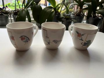 3 Handgeschilderde Porseleinen Kopjes - Vogelmotief beschikbaar voor biedingen