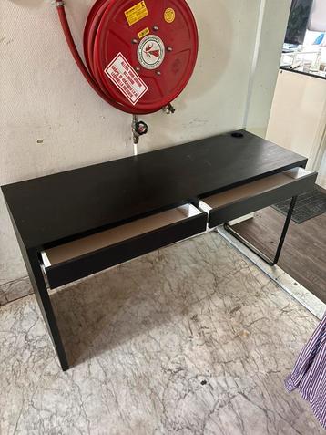 Gratis Bureau met lades