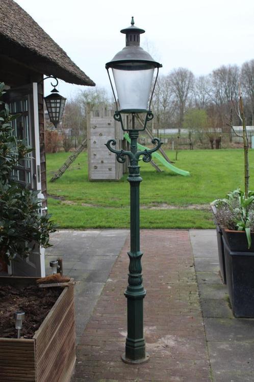 Nostalgische gietijzeren lantaarnpaal met koperen kap, Tuin en Terras, Buitenverlichting, Gebruikt, Staande lamp, IJzer, Minder dan 50 watt