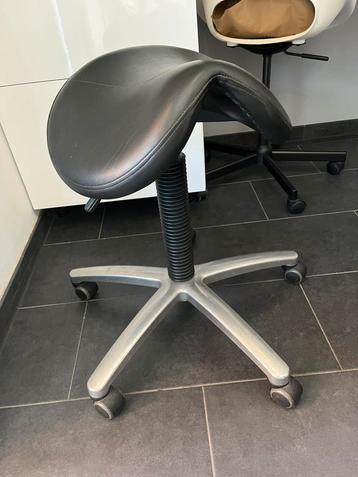 Kappers kruk score beschikbaar voor biedingen