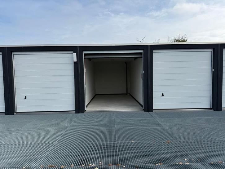 Garagebox te huur, veilige opslagruimte met stroom (Breda), Auto diversen, Autostallingen en Garages