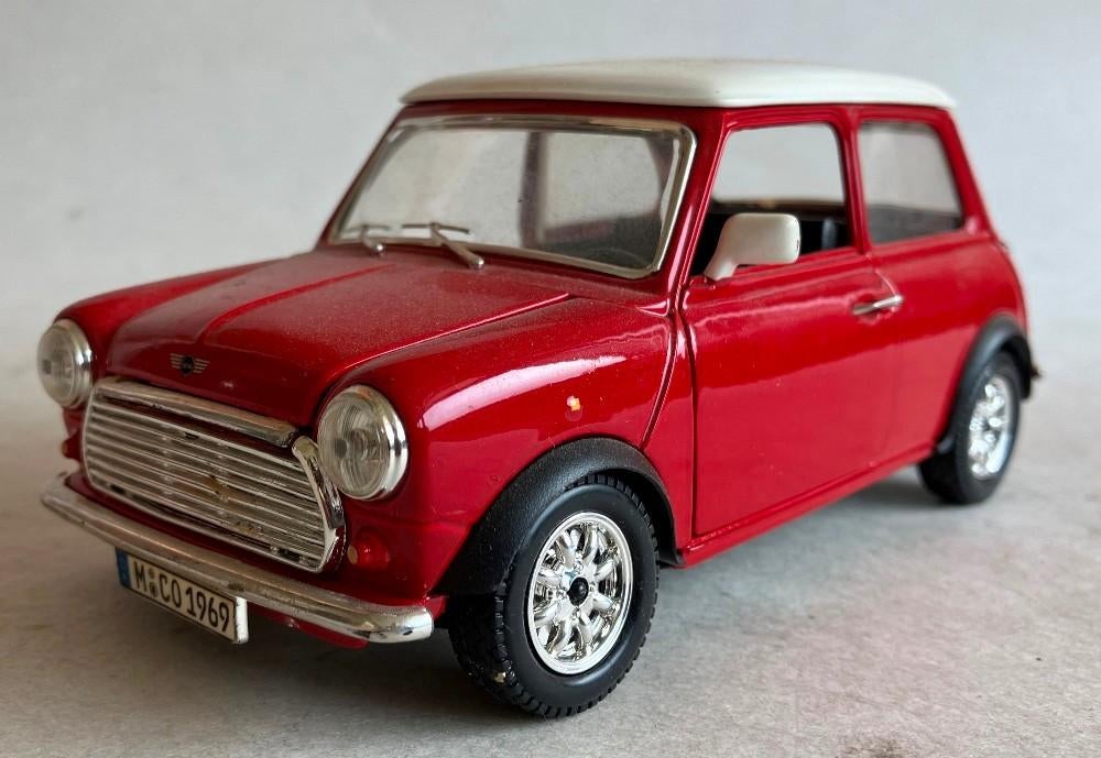 Mini Cooper rood / wit dak Bburago., Ophalen of Verzenden, Gebruikt, Auto, Bburago
