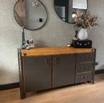 Industriële mangohouten dressoir, Huis en Inrichting, Kasten | Dressoirs, Ophalen, Zo goed als nieuw, 25 tot 50 cm
