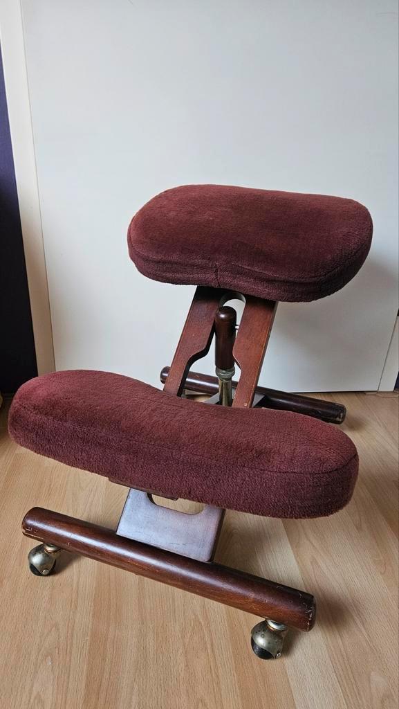Vintage ergonomische kniestoel in hoogte verstelbaar, Huis en Inrichting, Stoelen, Gebruikt, Eén, Hout, Stof, Bruin, Ophalen of Verzenden