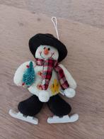 Kerstboom hanger sneeuwpop met schaatsen - ca 16 cm, Diversen, Kerst, Ophalen of Verzenden, Zo goed als nieuw