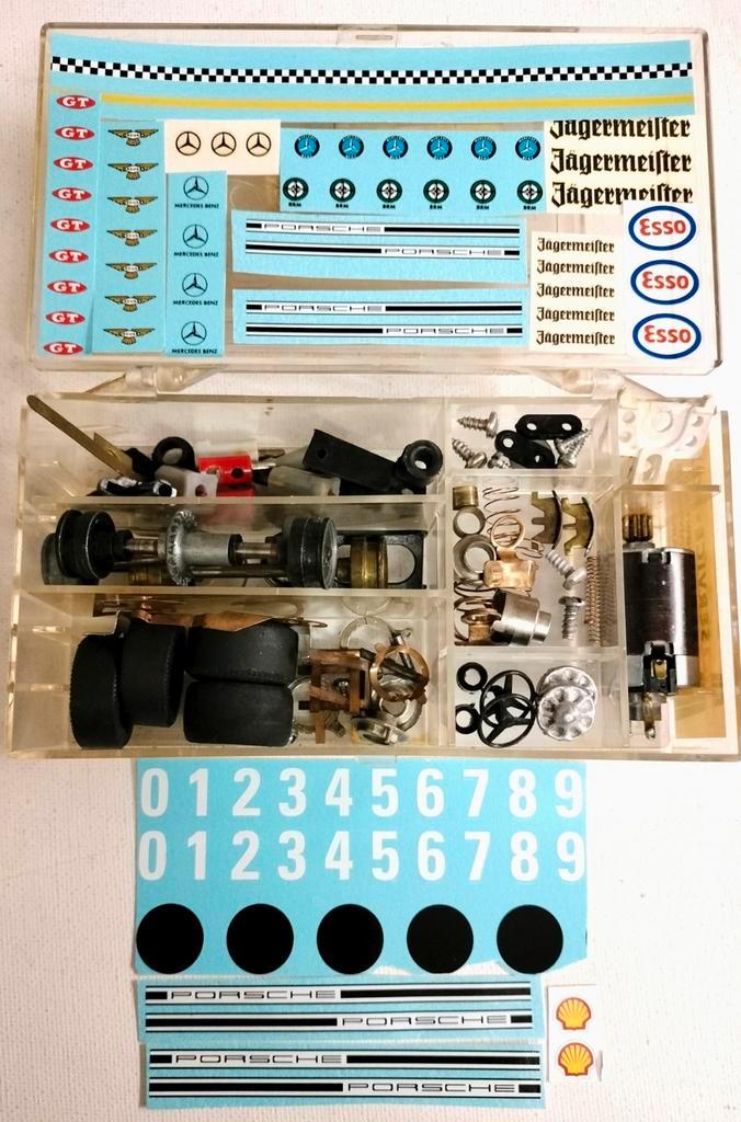 Carrera Universal racebaan service box reparatie kit nr.496., Hobby en Vrije tijd, Modelbouw | Radiografisch | Overige, Ophalen of Verzenden