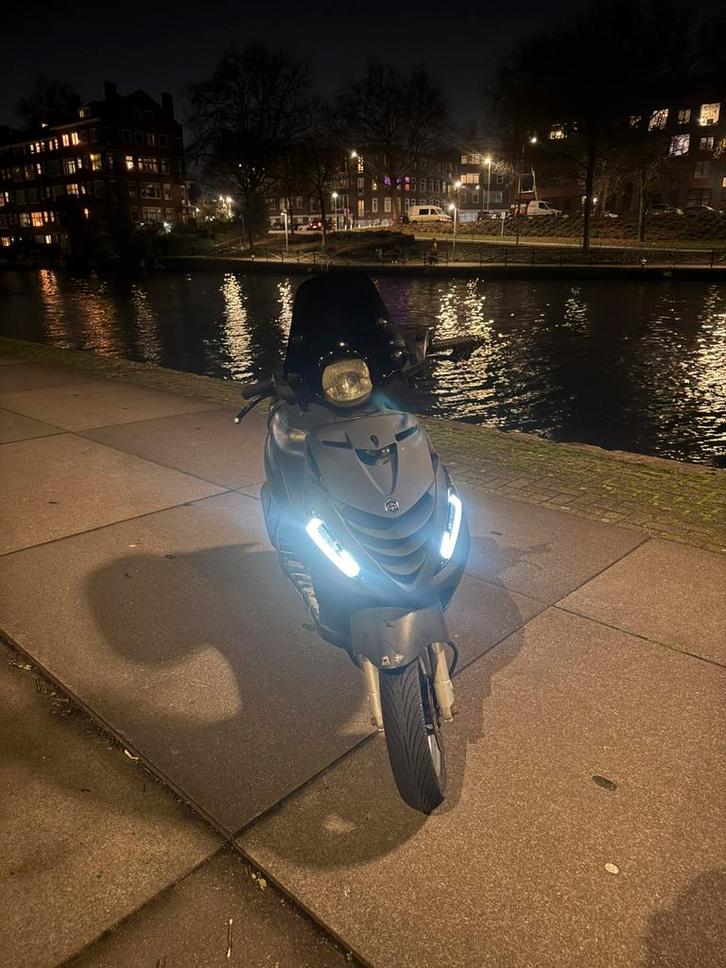 Piaggio zip, Fietsen en Brommers, Scooters | Piaggio, Zo goed als nieuw, Zip, Benzine, Ophalen