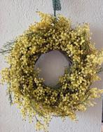 Mooie krans met zijden Mimosa kwaliteits kunstbloemen ca.50, Ophalen of Verzenden, Zo goed als nieuw, Binnen