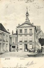 Brielle - Stadhuis - volk - 1905 gelopen, Verzamelen, Ansichtkaarten | Nederland, Zuid-Holland, Ongelopen, Ophalen of Verzenden
