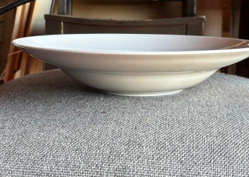 Nieuwe, grote, witte, Saturnia pasta borden, 4 stuks., Huis en Inrichting, Keuken | Servies, Nieuw, Bord(en), Effen, Aardewerk