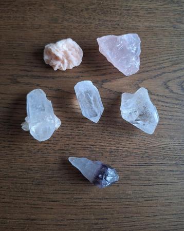 6x diverse edelstenen  beschikbaar voor biedingen
