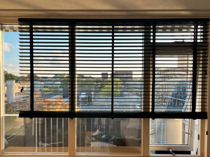 Veneta Harmonie Houten Jaloezieën, Huis en Inrichting, Stoffering | Gordijnen en Lamellen, Zo goed als nieuw, 150 tot 200 cm, Zwart