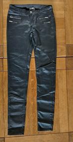 Zwarte leather look lange broek La petite Parisienne maat S, Kleding | Dames, Zwart, La petite Parisienne, Ophalen of Verzenden