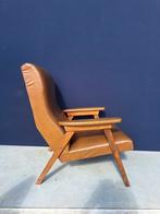 Retro vintage fauteuil, stoel met bruin skai kunstleer, Huis en Inrichting, Fauteuils, Retro vintage, Hout, Minder dan 75 cm, Minder dan 50 cm