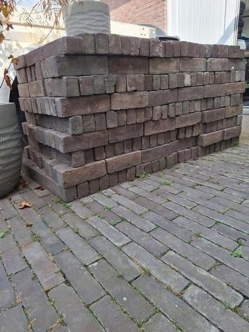 Gratis sierbestrating  626 stuk's 6,2 m2 beschikbaar voor biedingen