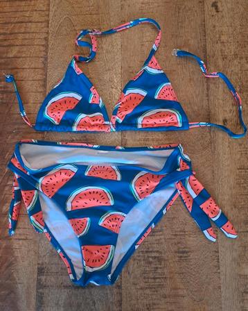 134/140. Leuke bikini in frisse kleuren, maat 134 / 140 beschikbaar voor biedingen
