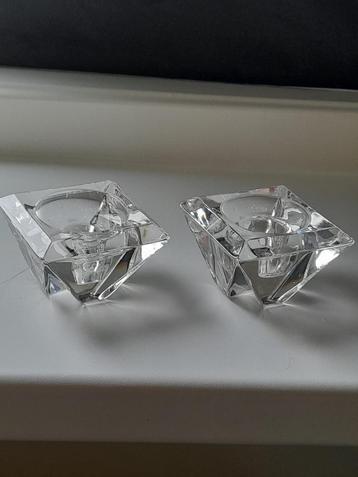Twee strakke kristallen kandelaartjes beschikbaar voor biedingen