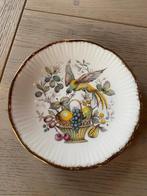 Elizabethan – Schoteltje met fruitmand en vogel, Ophalen of Verzenden, Gebruikt, Porselein, Kop en/of schotel