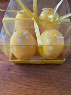 4 "Ei" Kaarsen Kleur: Geel met Witte Stippen Nieuw in Doos, Diversen, Pasen, Ophalen of Verzenden, Nieuw