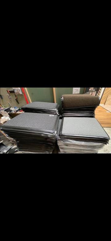NIEUWW!!! +-700 Stuks DEUR/SCHOONLOOPMATTEN,, beschikbaar voor biedingen