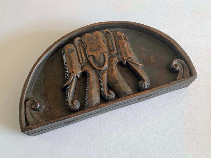 Thais hand-weegschaaltje met 5 dieren-gewichtjes in kistje, Antiek en Kunst, Curiosa en Brocante, Ophalen of Verzenden