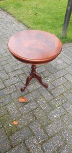 Bijzet tafel noten hout, Ophalen