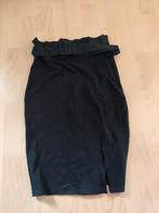 Zwarte rok Amisu - Maat 36, Zwart, Ophalen of Verzenden, Zo goed als nieuw, Knielengte