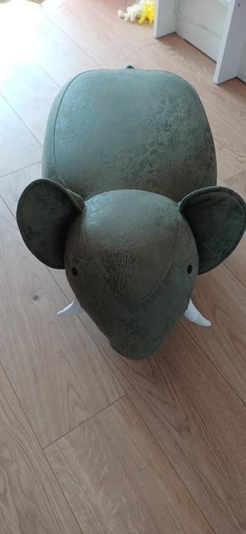 Olifanten krukje beschikbaar voor biedingen