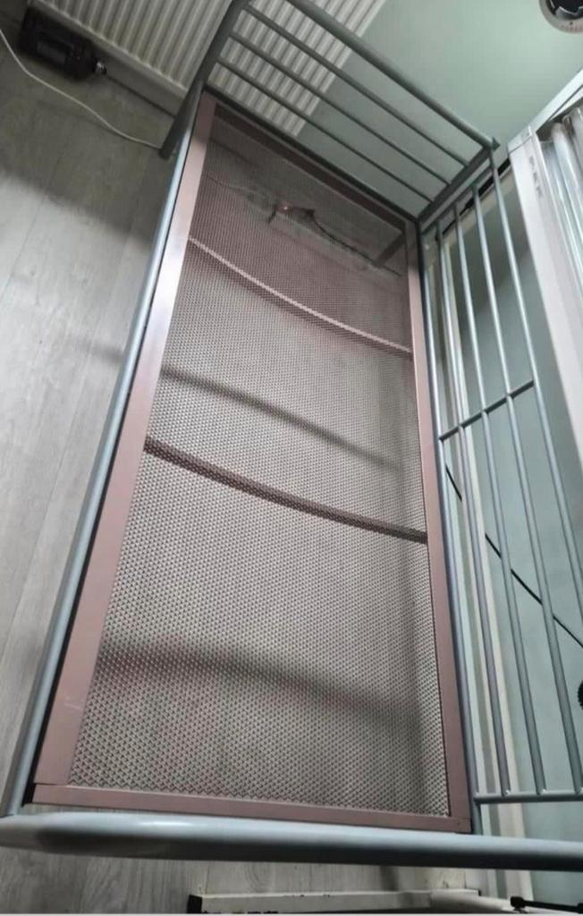 IKEA Ombouw Bed 90x200 + Auping Spiraalbodem, Huis en Inrichting, Slaapkamer | Bedden, Zo goed als nieuw, Eenpersoons, 90 cm, Hout