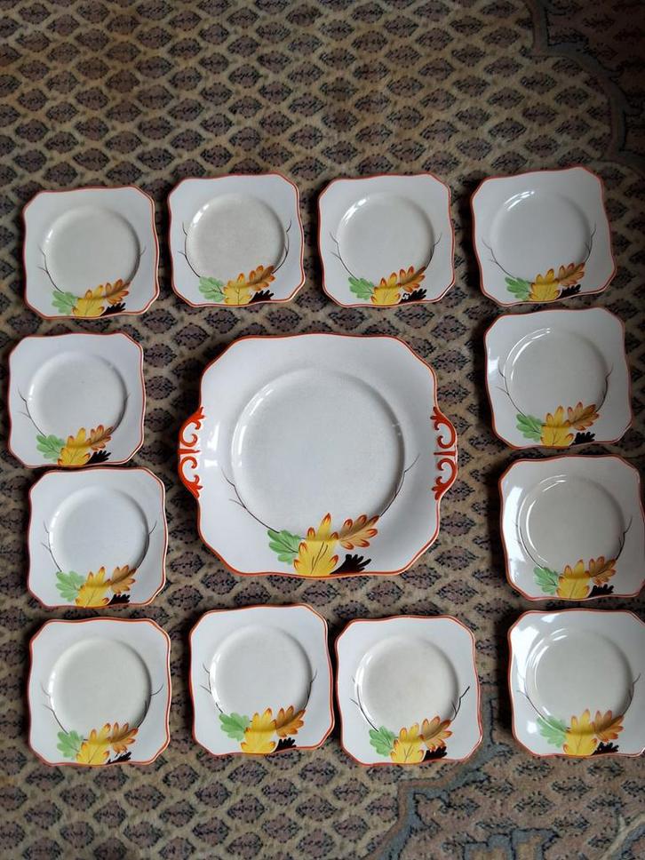 Art deco gebakstel Borden set soho pottery england izgs, Antiek en Kunst, Antiek | Servies compleet, Ophalen of Verzenden