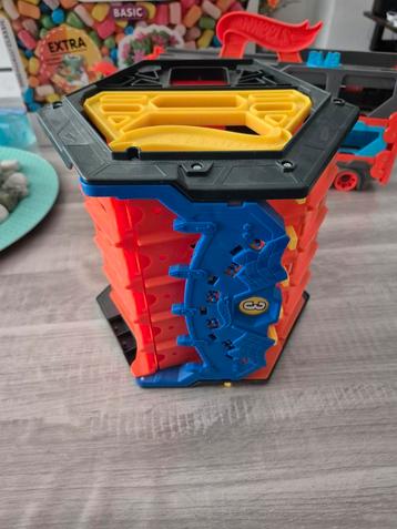 hotwheels uitrol racebaan en opbergbak in 1  beschikbaar voor biedingen